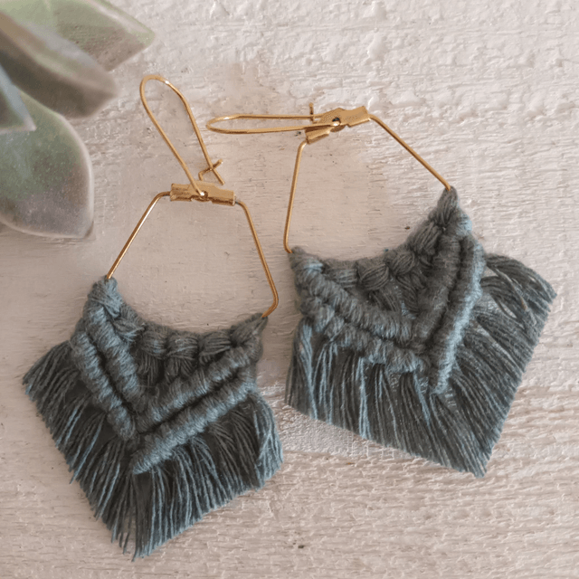 Boucle d'oreille losange macramé dorée