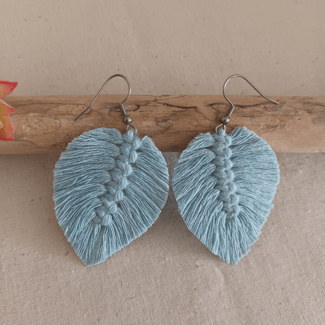 Boucle d'oreille feuille macramé argentée
