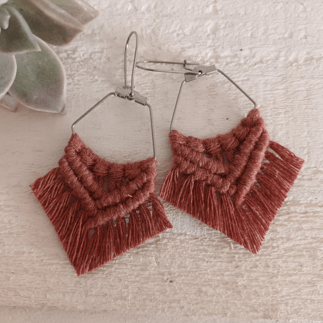 Boucle d'oreille losange macramé argentée