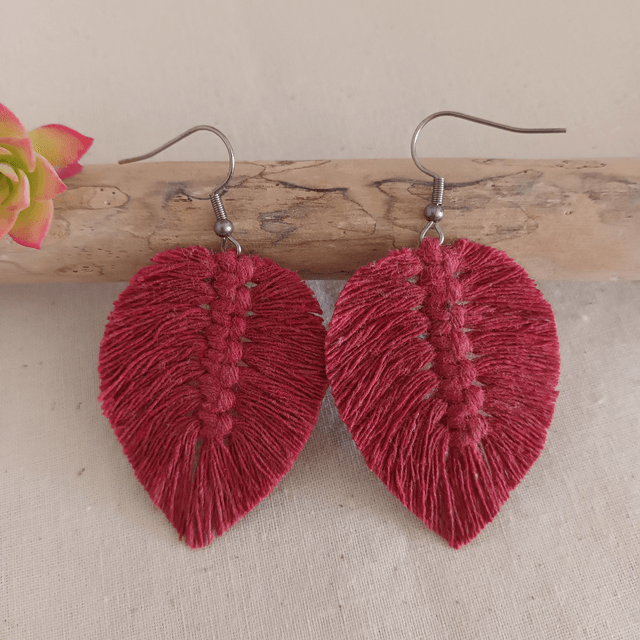 Boucle d'oreille feuille macramé argentée