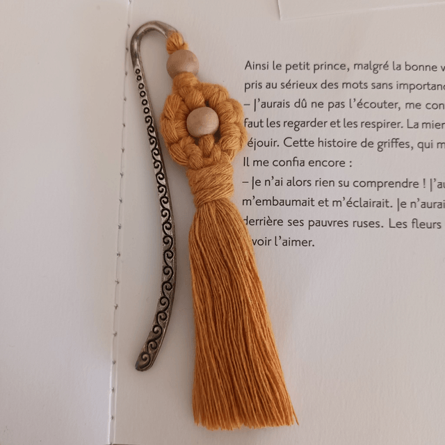Marque-page fleur macramé