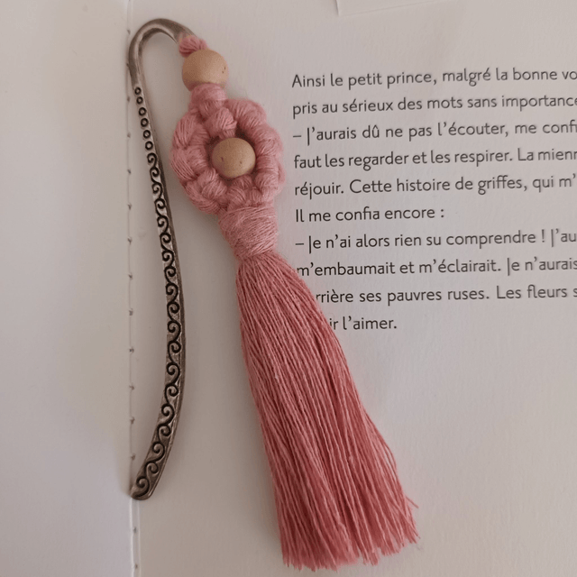 Marque-page fleur macramé