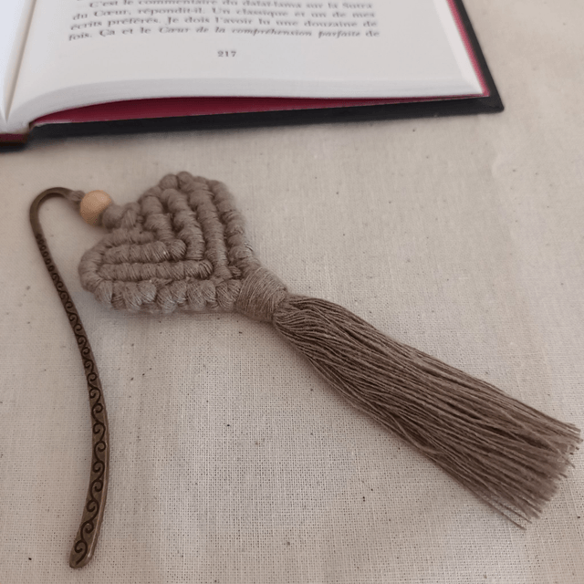 Marque-page coeur macramé