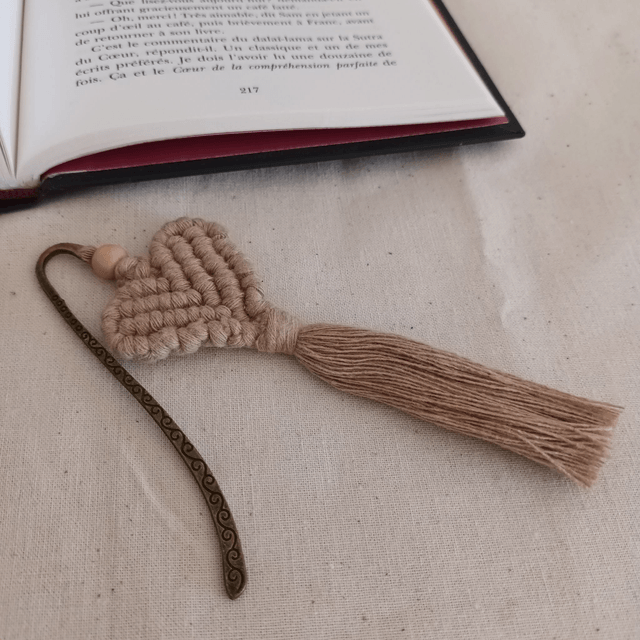 Marque-page coeur macramé