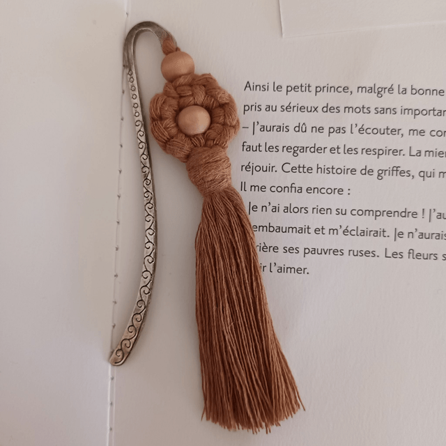 Marque-page fleur macramé