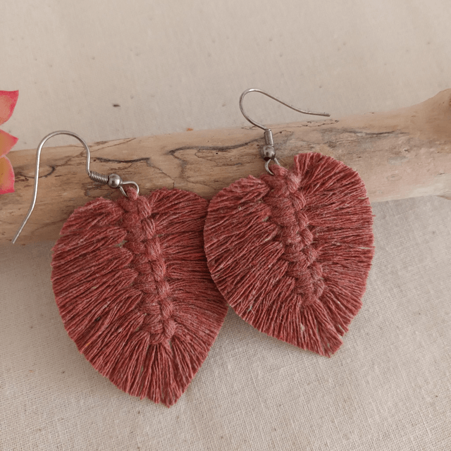 Boucle d'oreille feuille macramé argentée