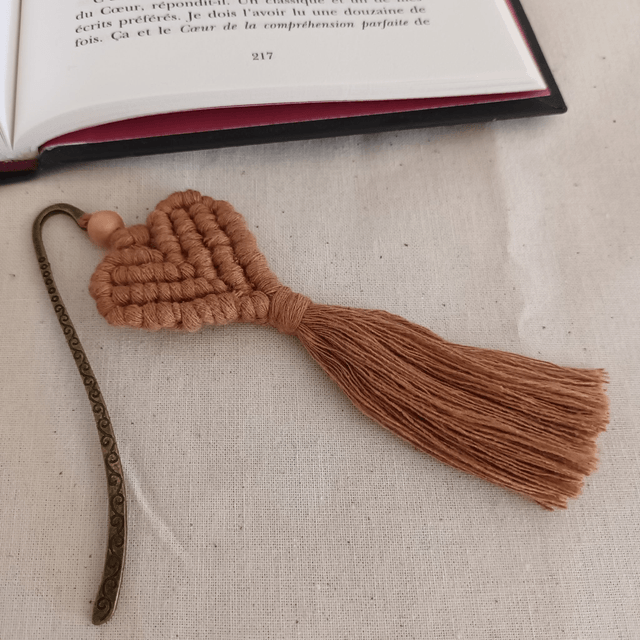 Marque-page coeur macramé