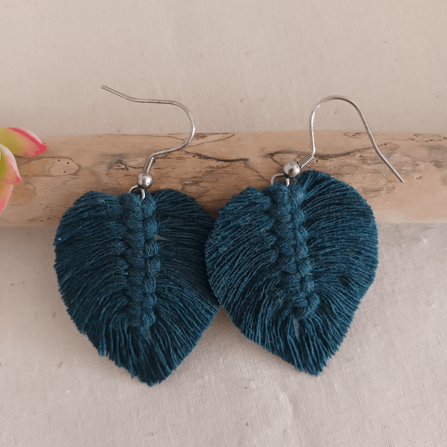 Boucle d'oreille feuille macramé argentée