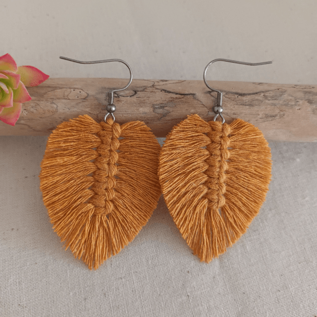 Boucle d'oreille feuille macramé argentée
