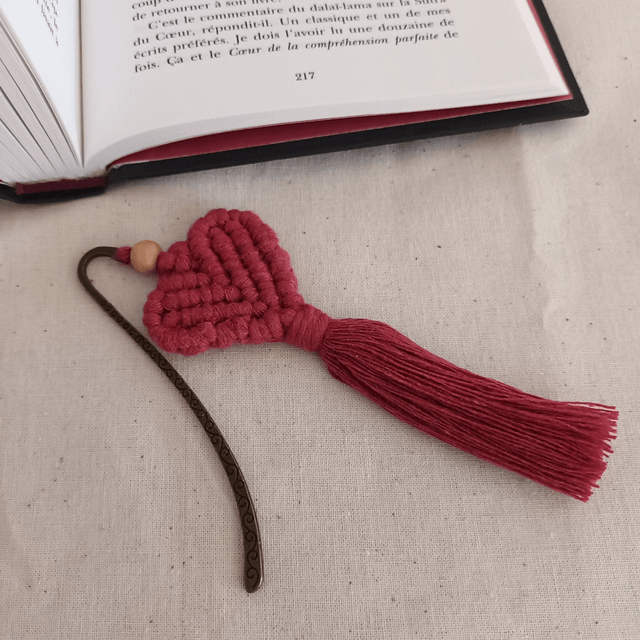 Marque-page coeur macramé