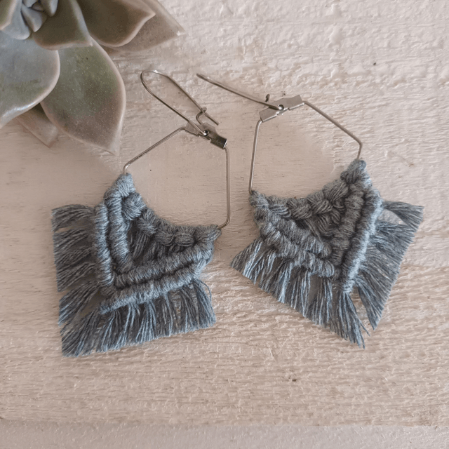 Boucle d'oreille losange macramé argentée