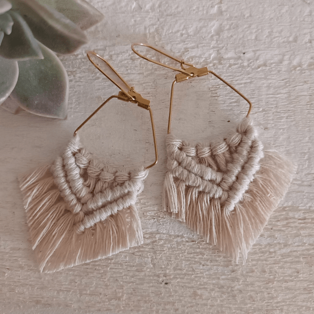 Boucle d'oreille losange macramé dorée
