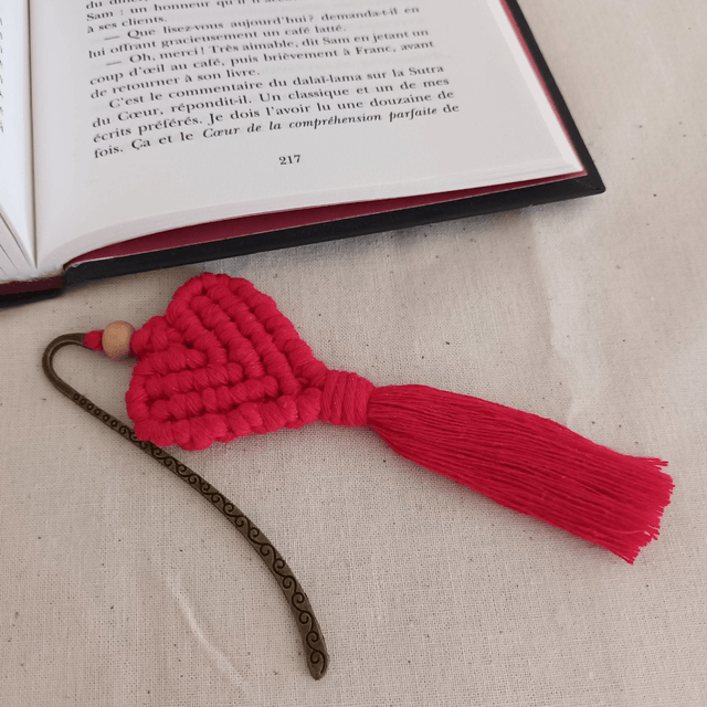 Marque-page coeur macramé