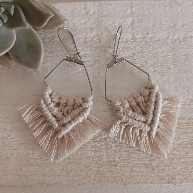Boucle d'oreille losange macramé argentée