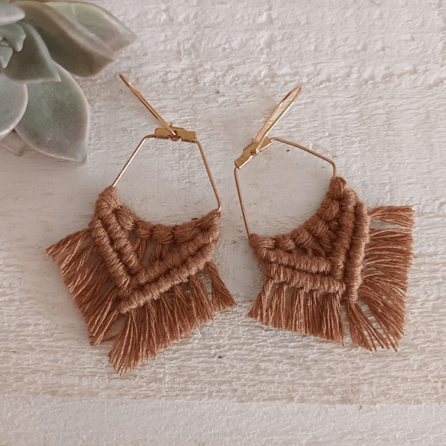 Boucle d'oreille losange macramé dorée
