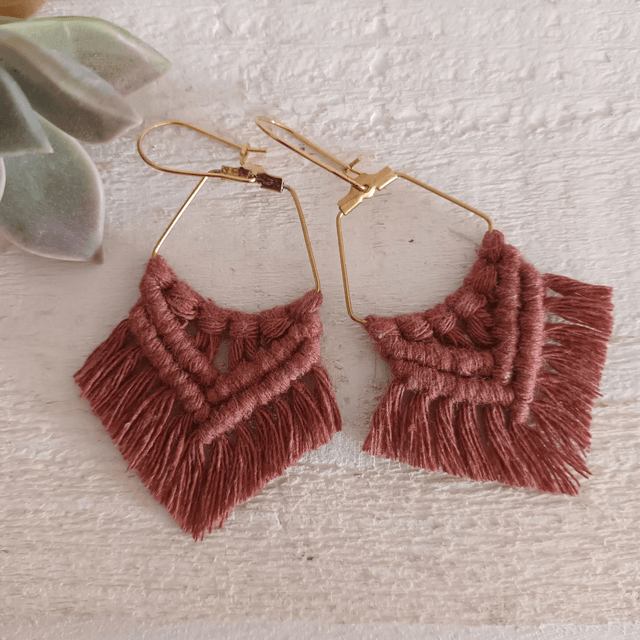 Boucle d'oreille losange macramé dorée