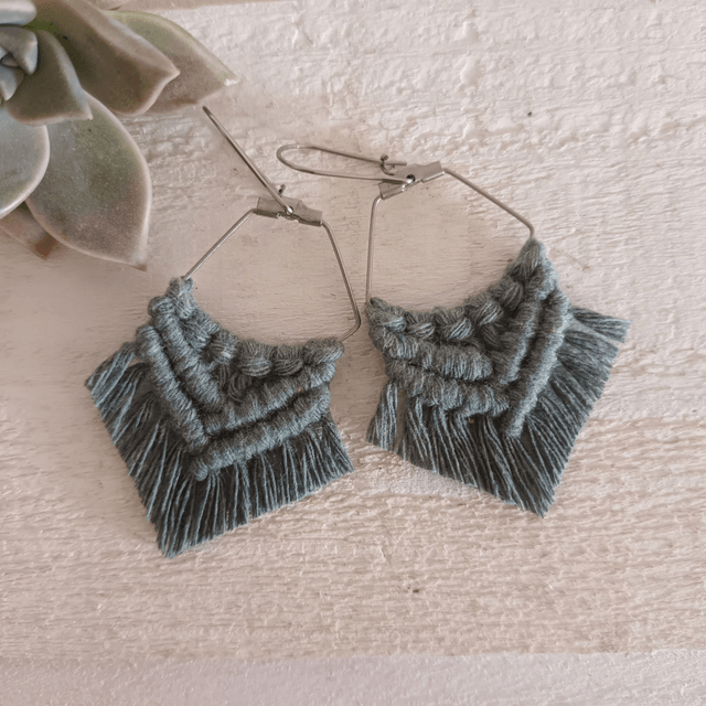 Boucle d'oreille losange macramé argentée