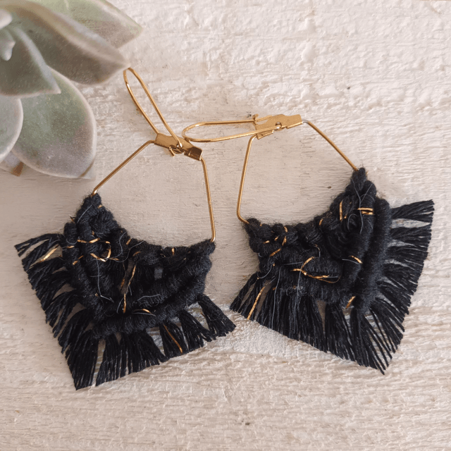 Boucle d'oreille losange macramé dorée