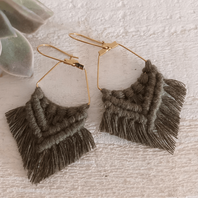 Boucle d'oreille losange macramé dorée