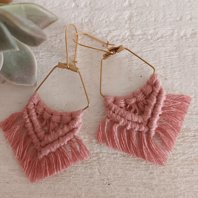 Boucle d'oreille losange macramé dorée