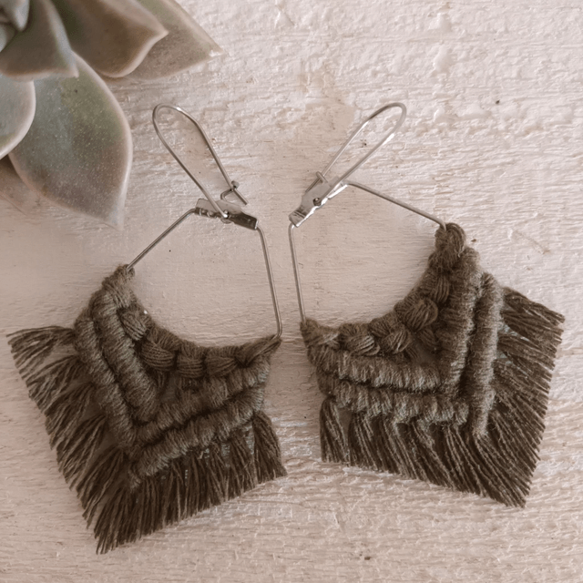 Boucle d'oreille losange macramé argentée