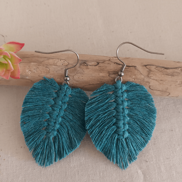 Boucle d'oreille feuille macramé argentée
