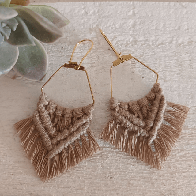 Boucle d'oreille losange macramé dorée