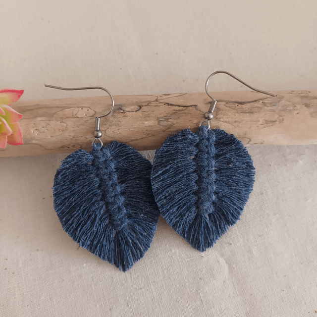 Boucle d'oreille feuille macramé argentée