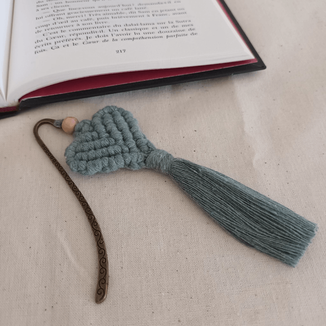 Marque-page coeur macramé