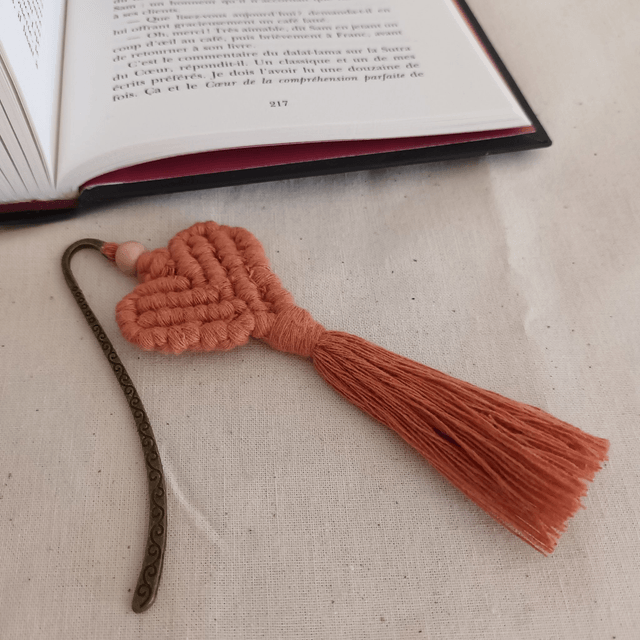 Marque-page coeur macramé