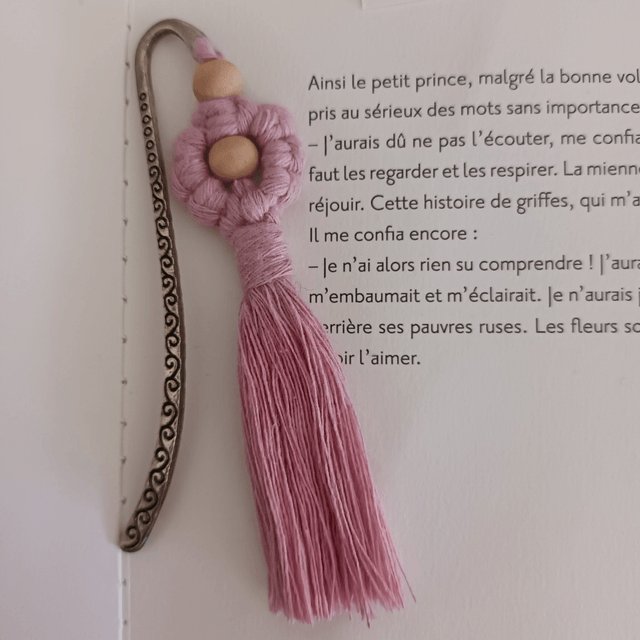 Marque-page fleur macramé