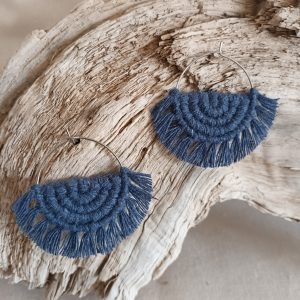 boucle d'oreille créole en macramé jeans sur anneau argenté
