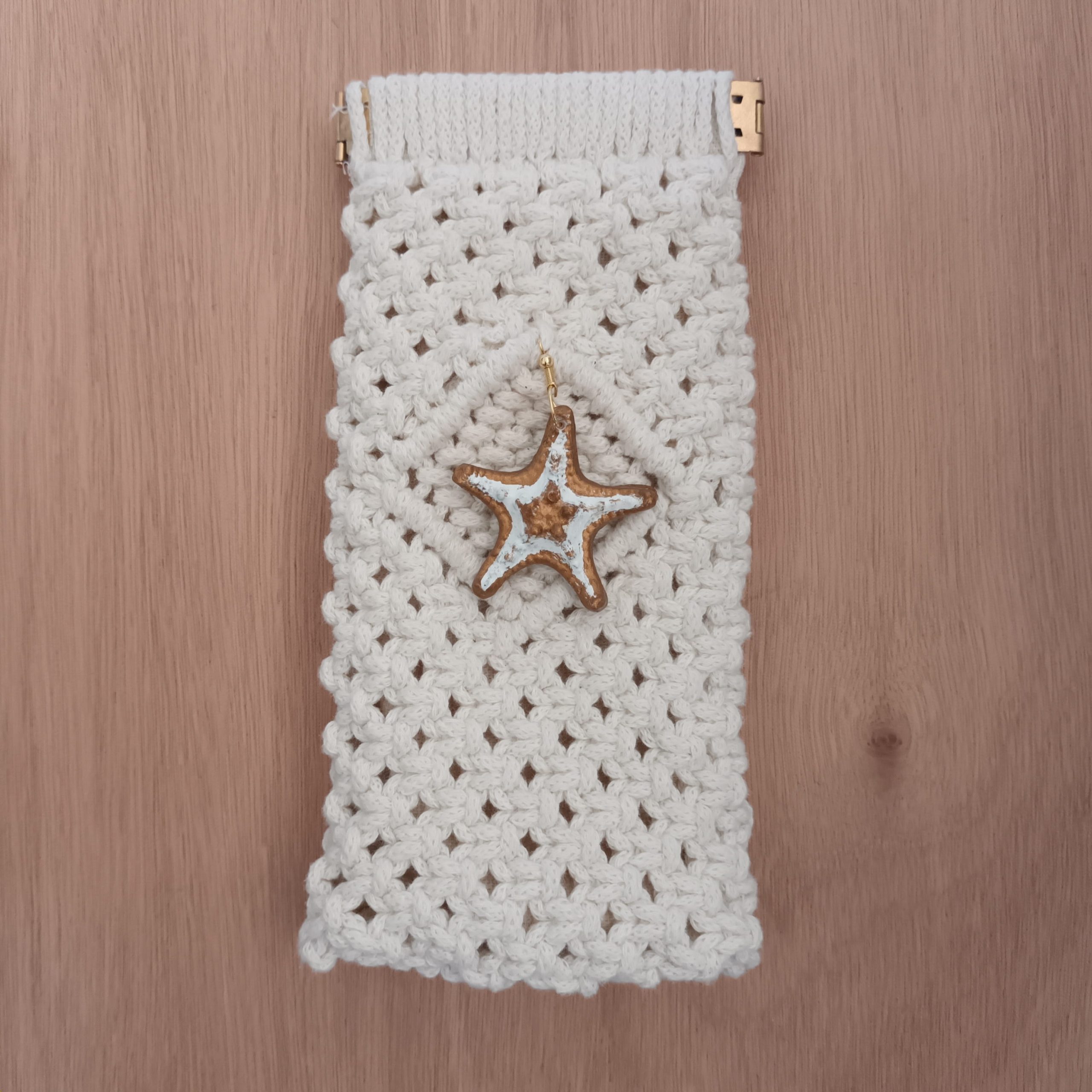 étui à lunettes en macramé naturel orné d'une étoile de mer