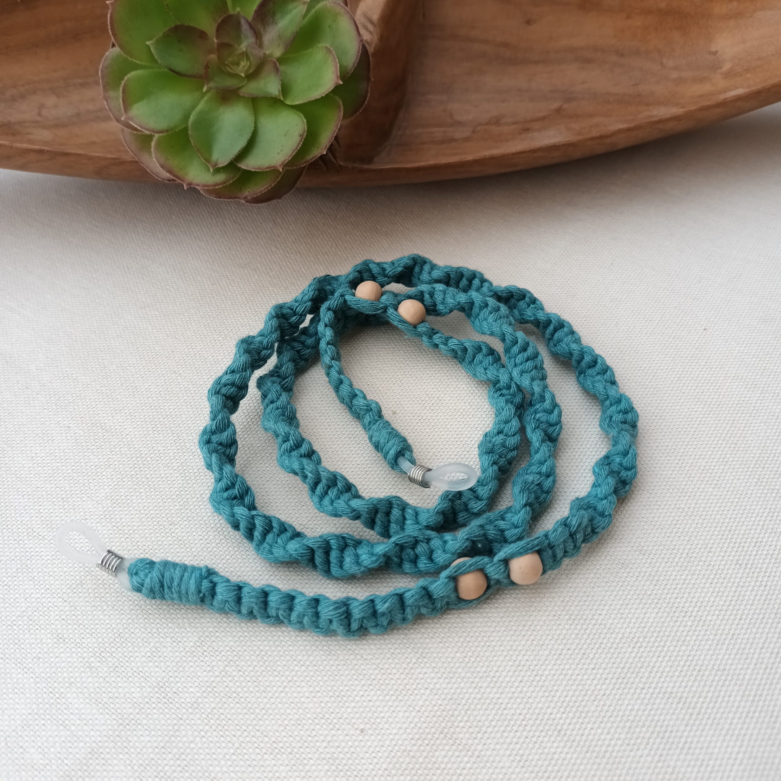 cordon de lunettes en macramé bleu sarcelle avec perles en bois