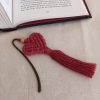 marque-page cœur en macramé églantine sur signet bronze
