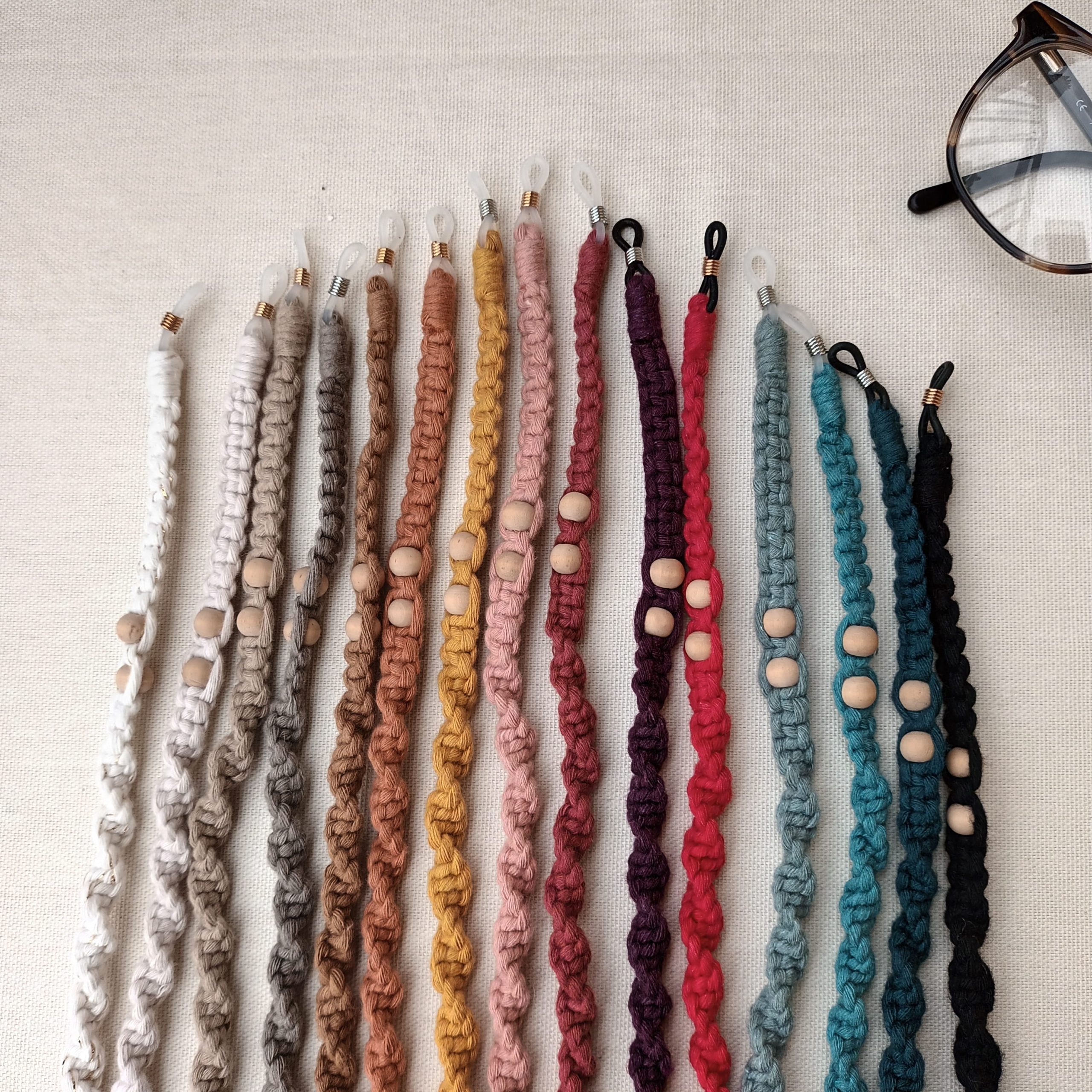 tous les coloris de cordons de lunettes en macramé
