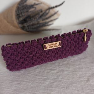 mini-trousse à stylos en macramé , doublure coton et tirette plume dorée