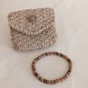 porte-monnaie en macramé sable avec bouton en coco